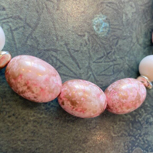 Vintage Mid Century Beaded Necklace Pink Cream Gold Mottled Beads Classic 1960's - Picture 2 of 8